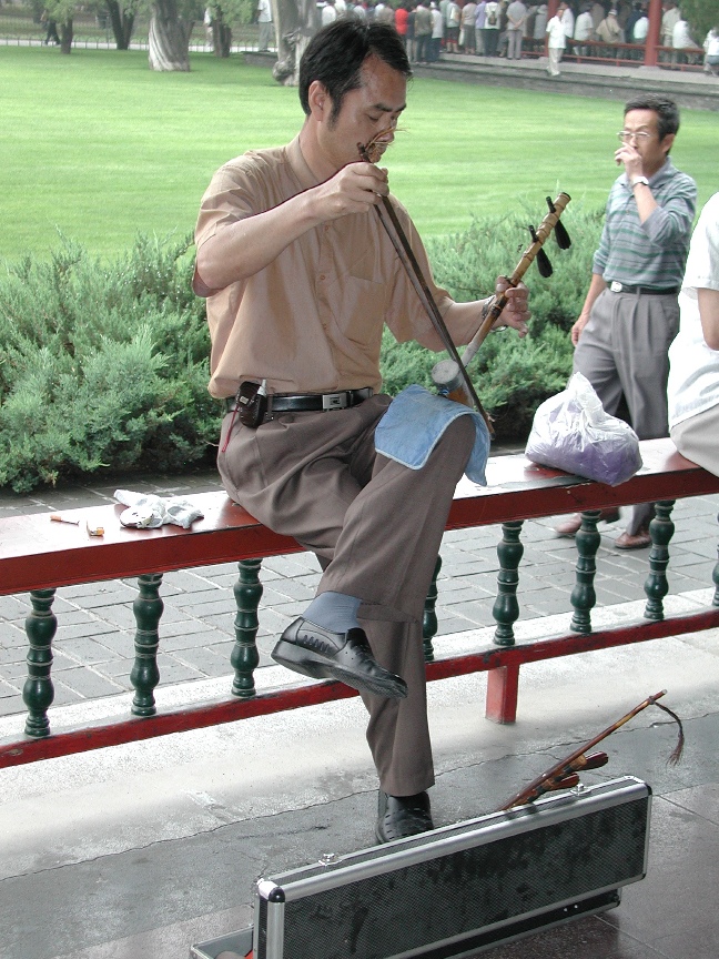 Musician, Temple of Heaven \n (Click for next picture)
