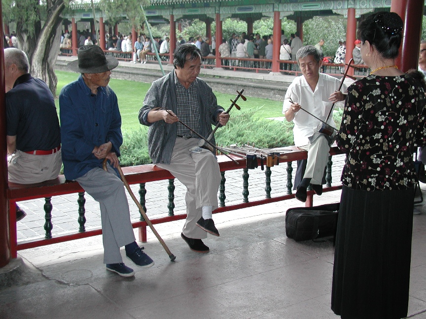 Musicians and singer, Temple of Heaven \n (Click for next picture)
