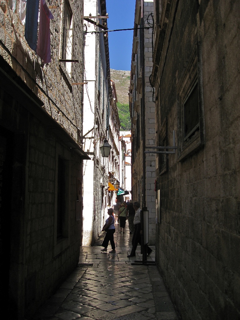 Narrow street \n (Click for next picture)