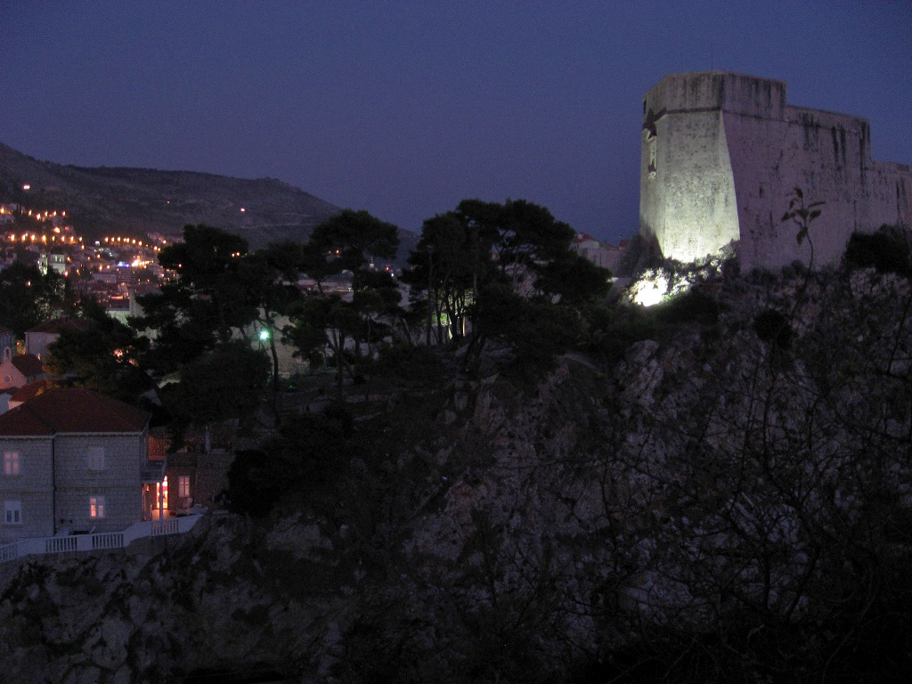 Dubrovnik at night \n (Click for next picture)